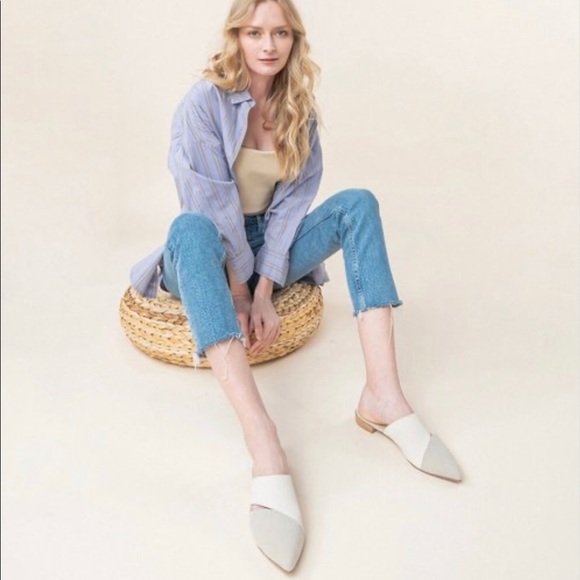 Vegan Leather Flat Mule Two Toned Snake Detail - Picture 3 of 5